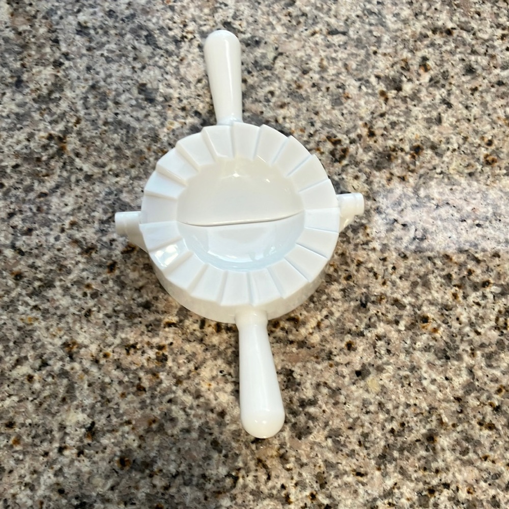 Helen’s Asian kitchen dumpling 🥟 press